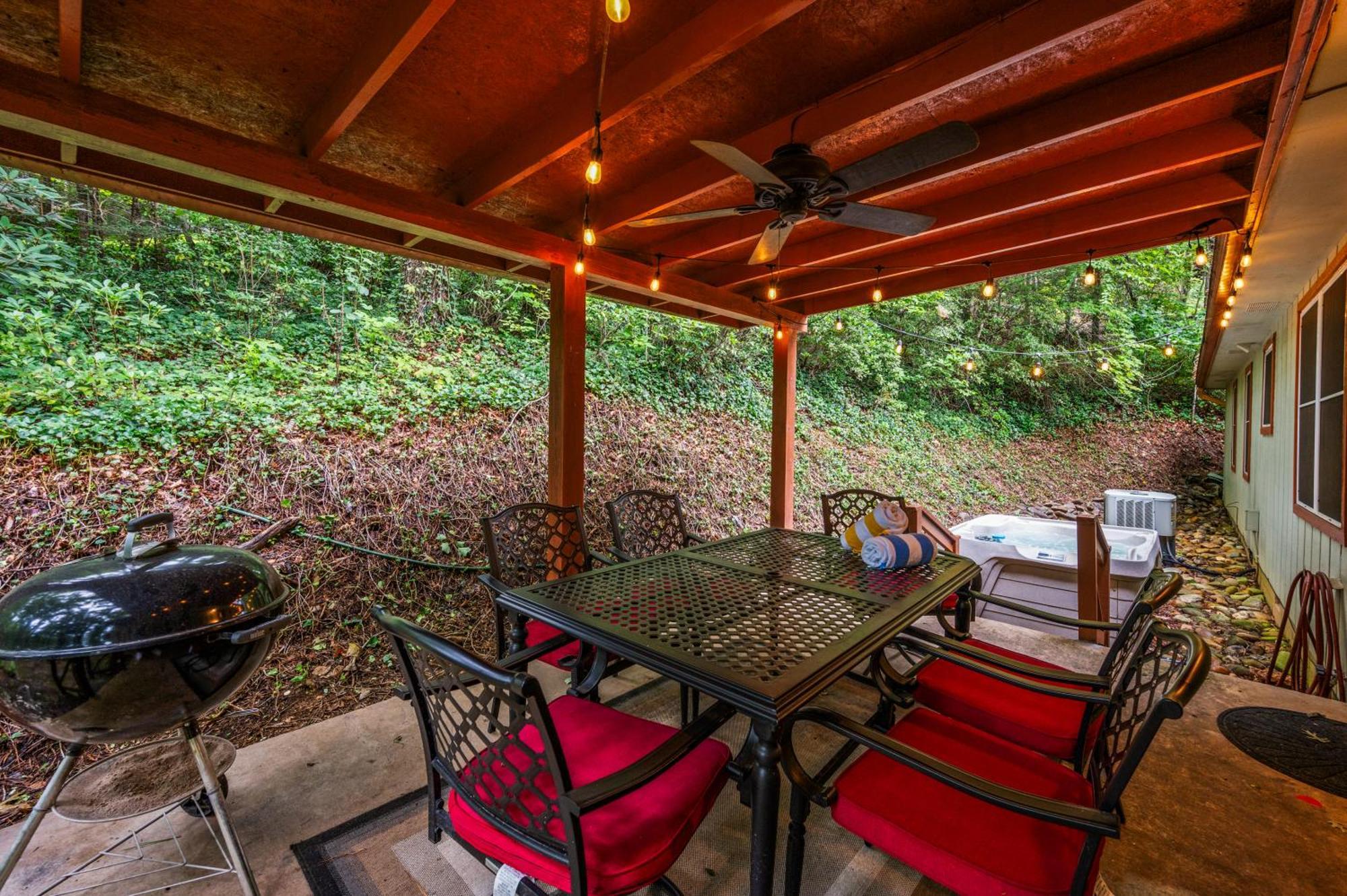 Beautiful Chalet With Fireplace And Large Game Room Gatlinburg Exterior photo