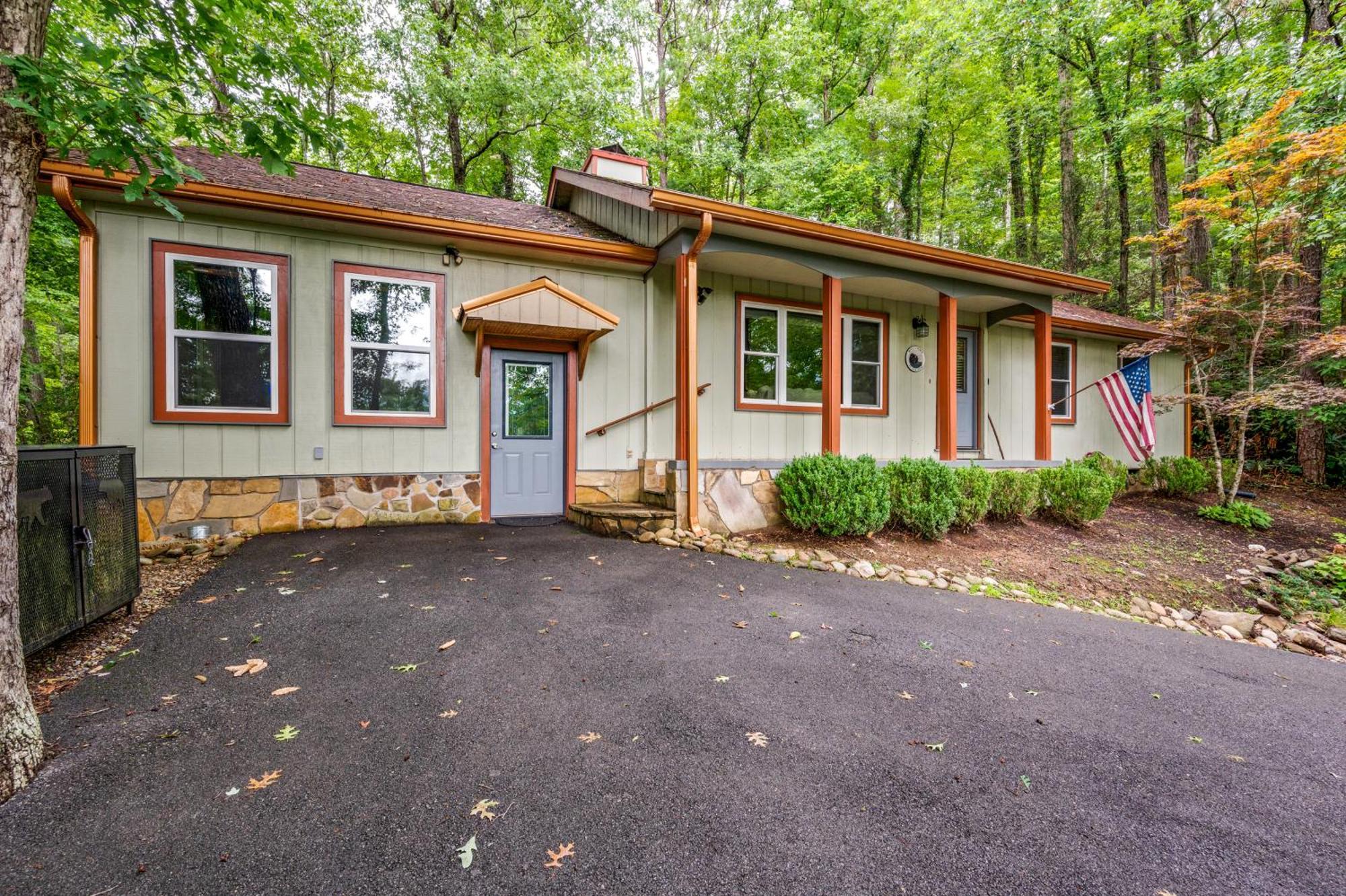 Beautiful Chalet With Fireplace And Large Game Room Gatlinburg Exterior photo