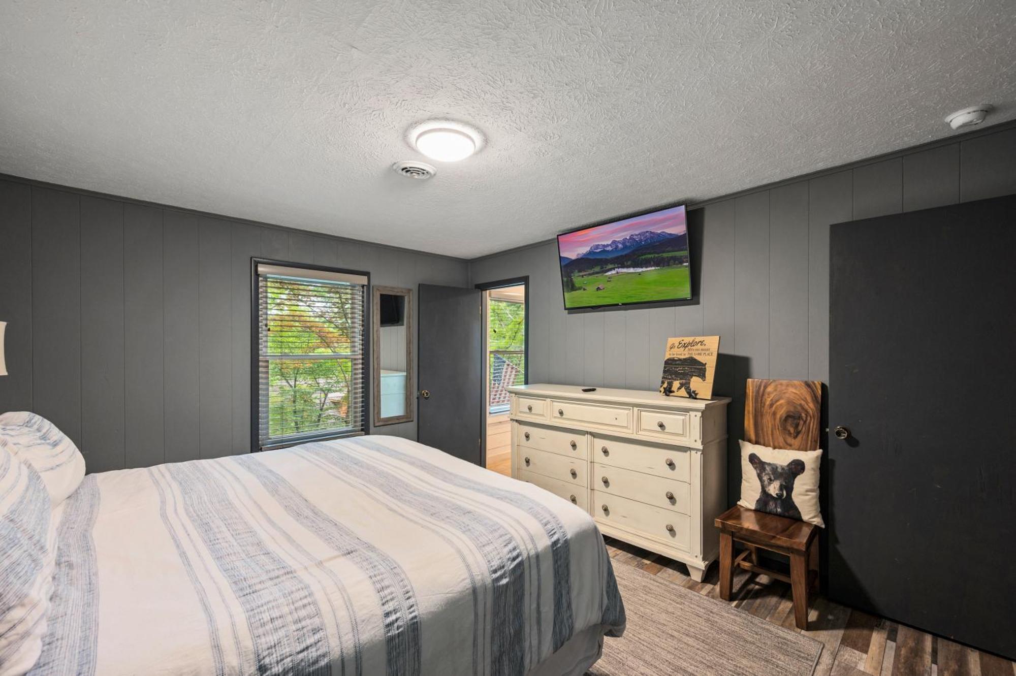 Beautiful Chalet With Fireplace And Large Game Room Gatlinburg Exterior photo